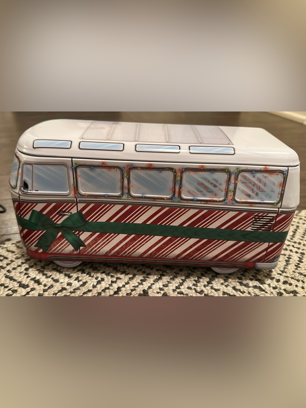 *Like New* Eurographics 500pc Festive VW Christmas Tin